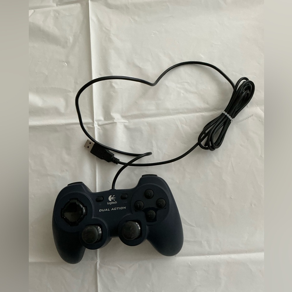 Logitech Dual Action USB Game Controller PC Mac - Untested